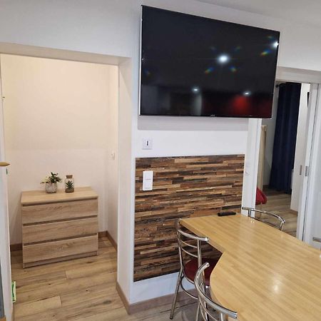 02 - Tres Joli 2 Pieces Avec 3 Lits Pouvant Accueillir Jusqu'A 5 Personnes, Situe Au Rdc Avec Entree Independante, Une Place De Parking Reservee Devant L'Entree Et Terrasse Sur L'Arriere Donnant Sur Parc Arbore, Tout Le Linge De Maison Est Fourni Razac-sur-lʼIsle Exteriér fotografie