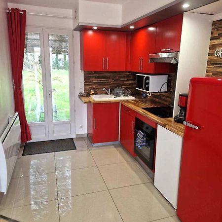 02 - Tres Joli 2 Pieces Avec 3 Lits Pouvant Accueillir Jusqu'A 5 Personnes, Situe Au Rdc Avec Entree Independante, Une Place De Parking Reservee Devant L'Entree Et Terrasse Sur L'Arriere Donnant Sur Parc Arbore, Tout Le Linge De Maison Est Fourni Razac-sur-lʼIsle Exteriér fotografie