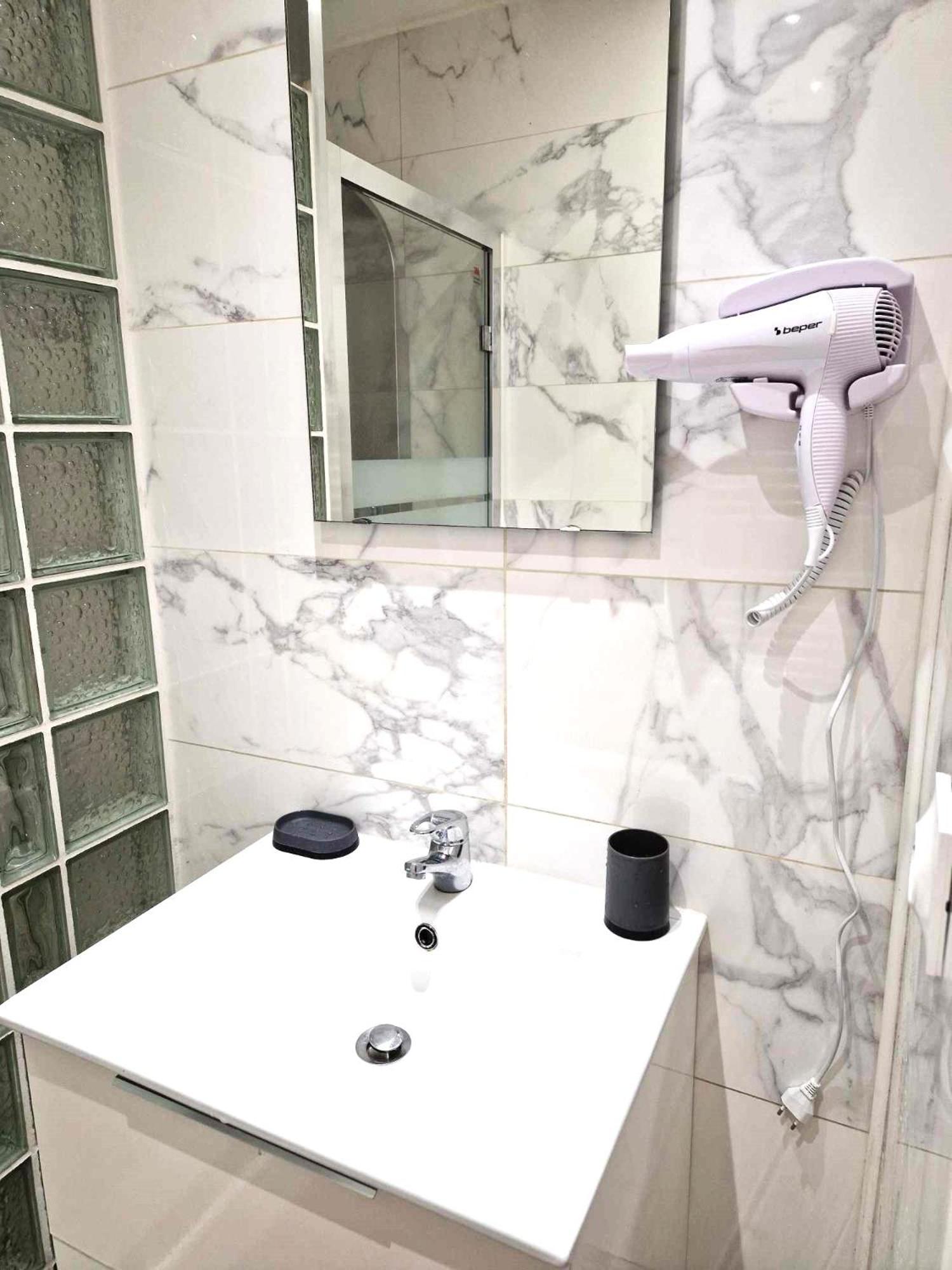 02 - Tres Joli 2 Pieces Avec 3 Lits Pouvant Accueillir Jusqu'A 5 Personnes, Situe Au Rdc Avec Entree Independante, Une Place De Parking Reservee Devant L'Entree Et Terrasse Sur L'Arriere Donnant Sur Parc Arbore, Tout Le Linge De Maison Est Fourni Razac-sur-lʼIsle Exteriér fotografie