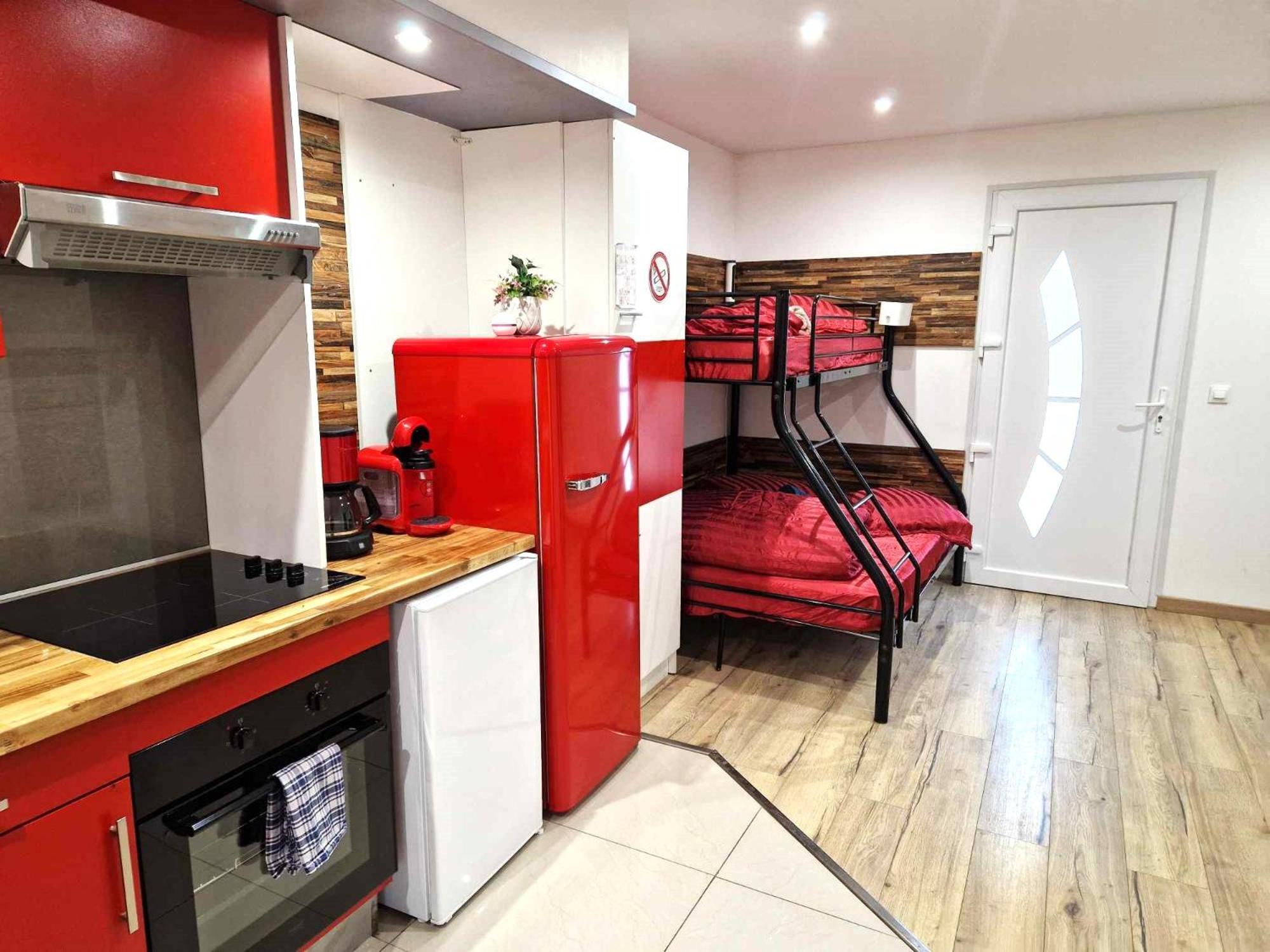 02 - Tres Joli 2 Pieces Avec 3 Lits Pouvant Accueillir Jusqu'A 5 Personnes, Situe Au Rdc Avec Entree Independante, Une Place De Parking Reservee Devant L'Entree Et Terrasse Sur L'Arriere Donnant Sur Parc Arbore, Tout Le Linge De Maison Est Fourni Razac-sur-lʼIsle Exteriér fotografie