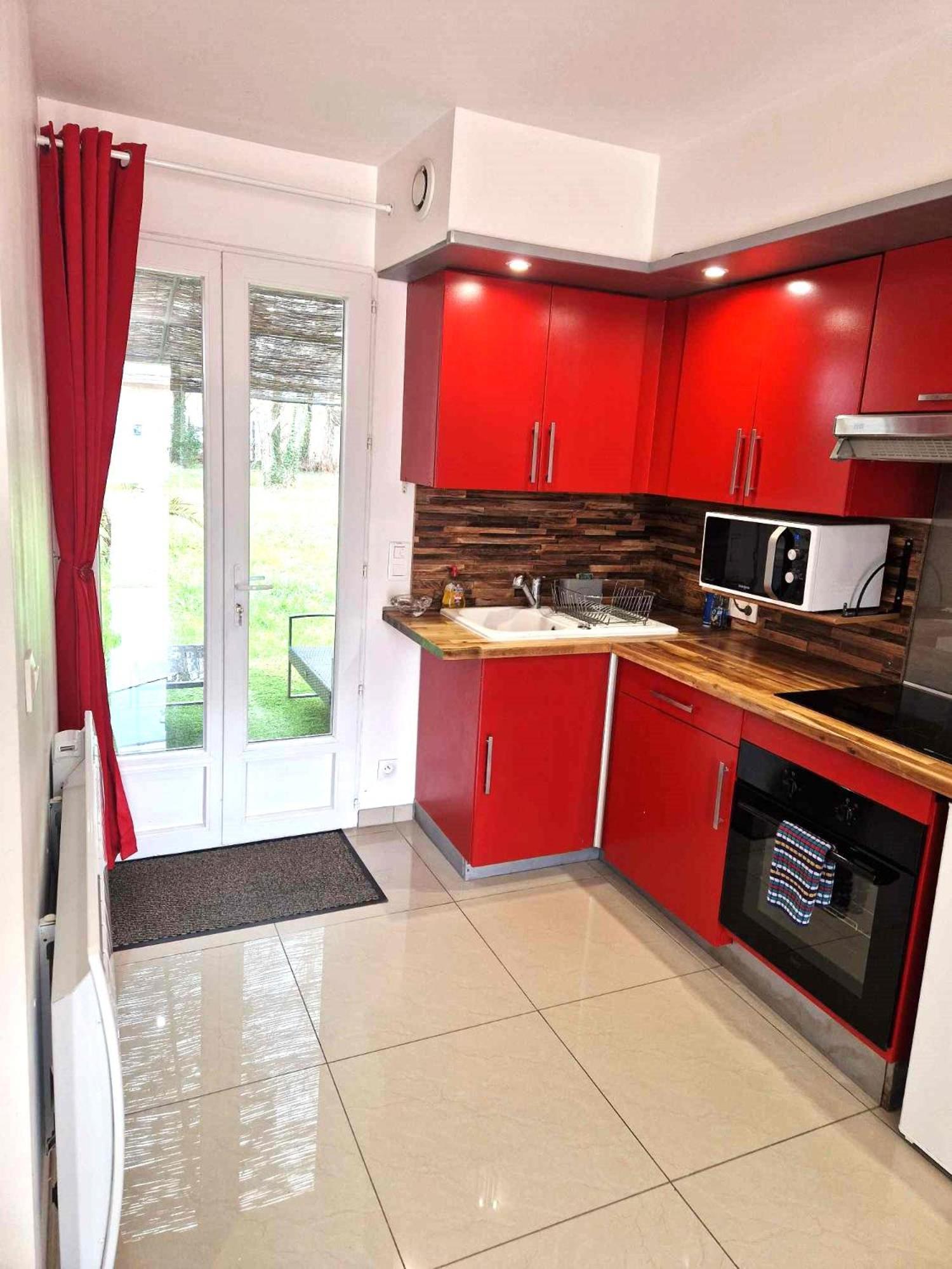02 - Tres Joli 2 Pieces Avec 3 Lits Pouvant Accueillir Jusqu'A 5 Personnes, Situe Au Rdc Avec Entree Independante, Une Place De Parking Reservee Devant L'Entree Et Terrasse Sur L'Arriere Donnant Sur Parc Arbore, Tout Le Linge De Maison Est Fourni Razac-sur-lʼIsle Exteriér fotografie