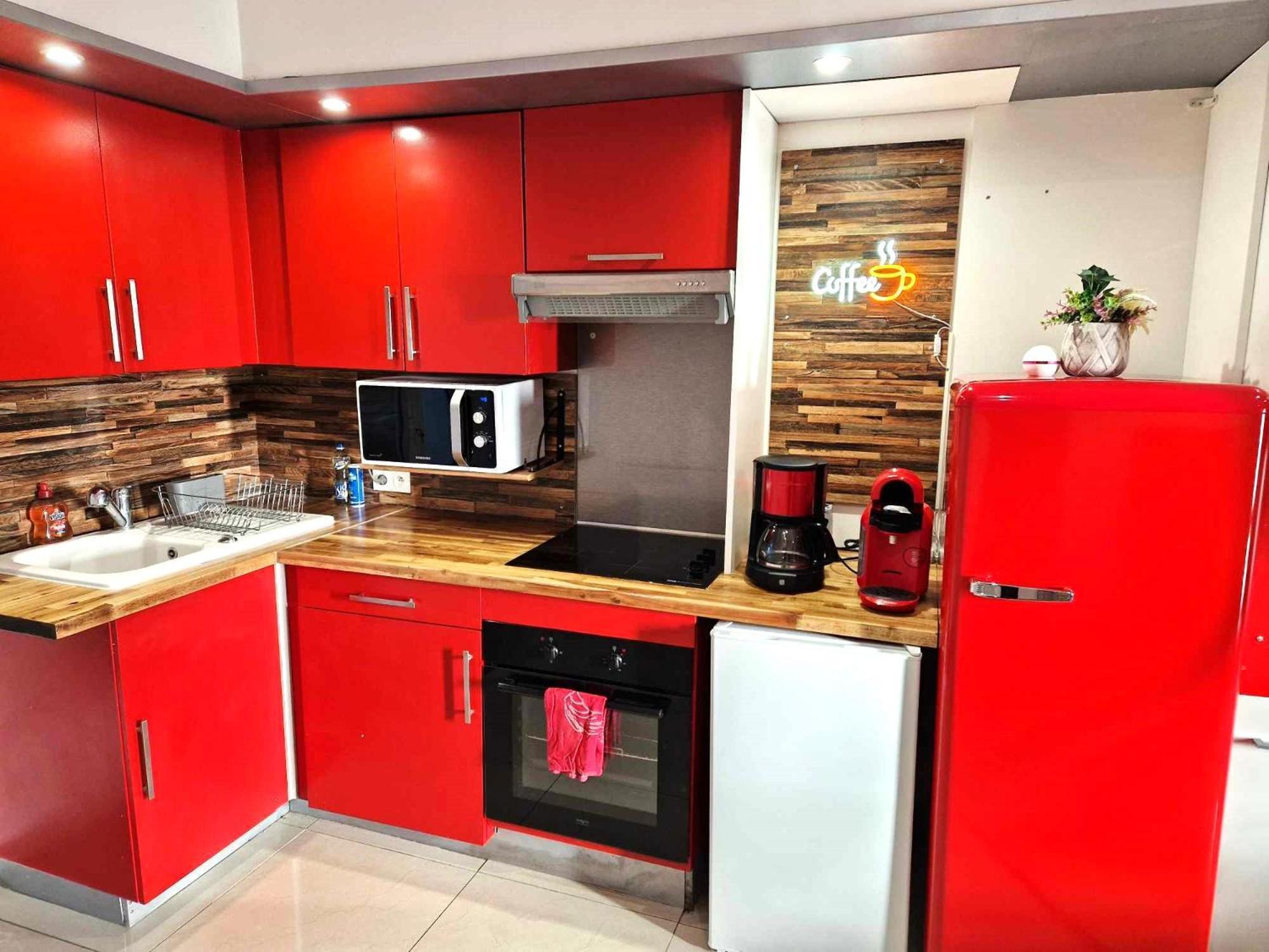 02 - Tres Joli 2 Pieces Avec 3 Lits Pouvant Accueillir Jusqu'A 5 Personnes, Situe Au Rdc Avec Entree Independante, Une Place De Parking Reservee Devant L'Entree Et Terrasse Sur L'Arriere Donnant Sur Parc Arbore, Tout Le Linge De Maison Est Fourni Razac-sur-lʼIsle Exteriér fotografie