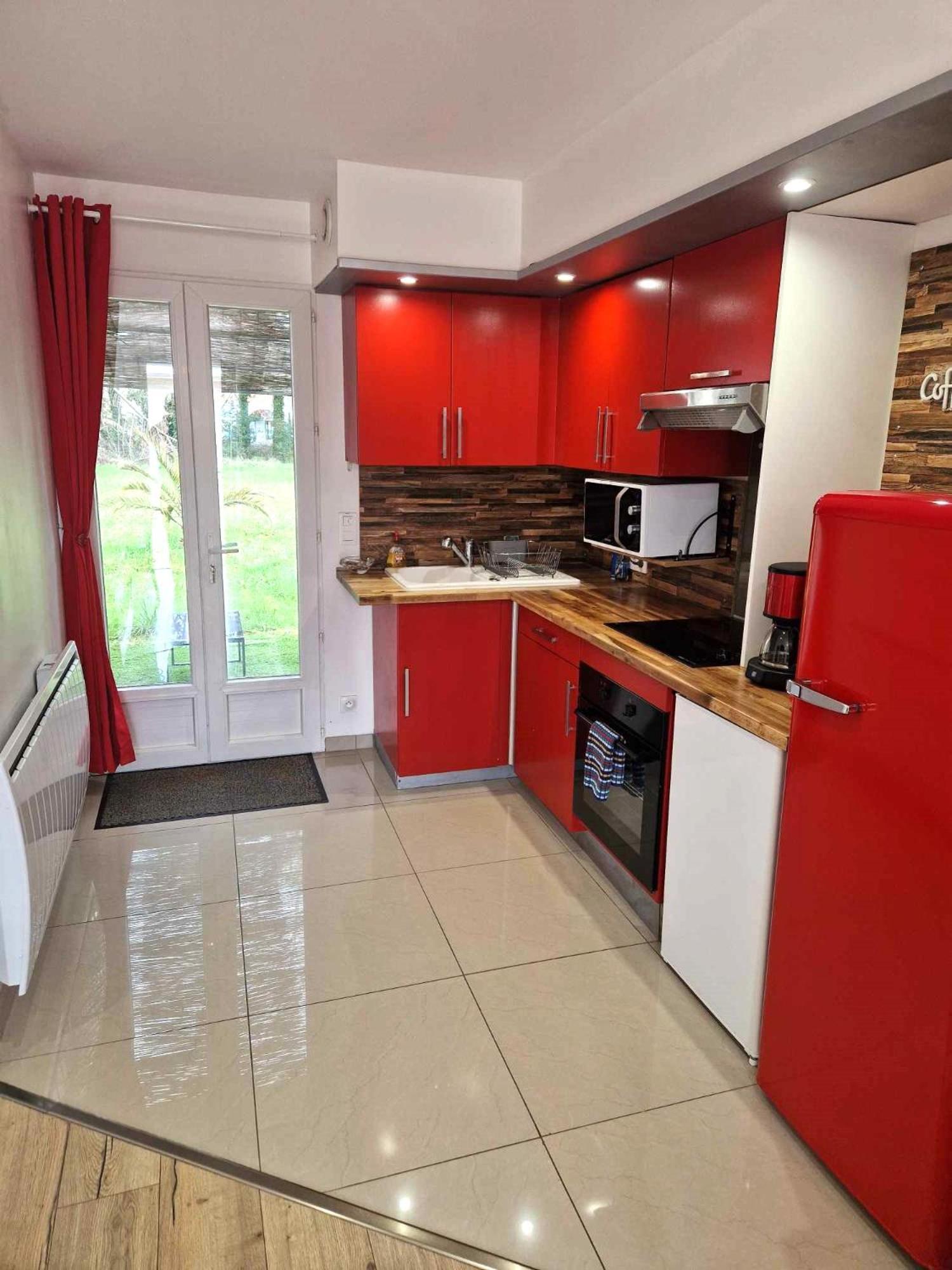 02 - Tres Joli 2 Pieces Avec 3 Lits Pouvant Accueillir Jusqu'A 5 Personnes, Situe Au Rdc Avec Entree Independante, Une Place De Parking Reservee Devant L'Entree Et Terrasse Sur L'Arriere Donnant Sur Parc Arbore, Tout Le Linge De Maison Est Fourni Razac-sur-lʼIsle Exteriér fotografie